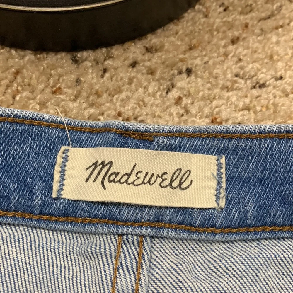 *Flawed* Madewell 10” High Rise Skinny Light Wash- 28 - Picture 6 of 9